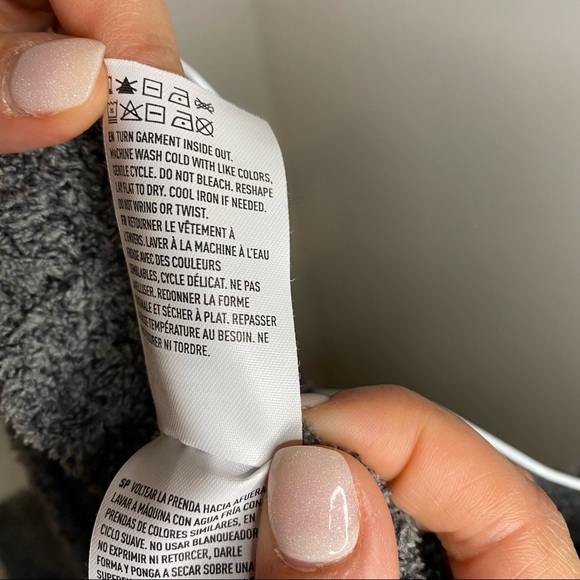 American Eagle grey crew neck sweater - Picture 8 of 8